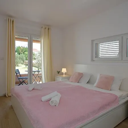Beautiful L&t Nin Villa Vrsi