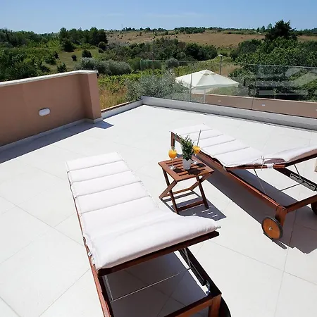 Villa Beautiful L&t Nin